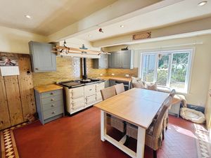 Kitchen- click for photo gallery